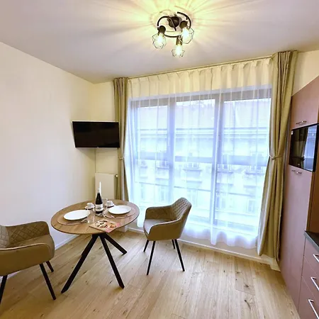 Modern Urban With Kitchen Brünn